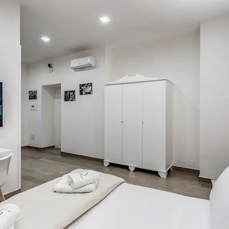Rafilina's House Bed & Breakfast Neapol